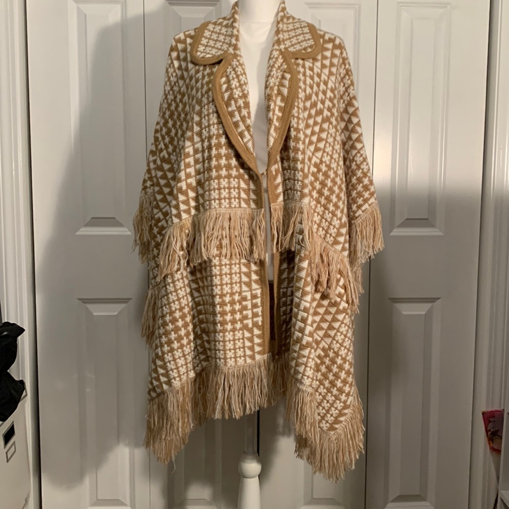NY&CO Poncho style sweater with a clasp in front pretty fringe around sweater